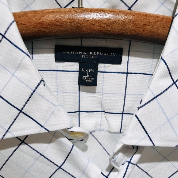 🎁3/$15 BANANA REPUBLIC “FITTED” BUTTON DOWN - Picture 2 of 4